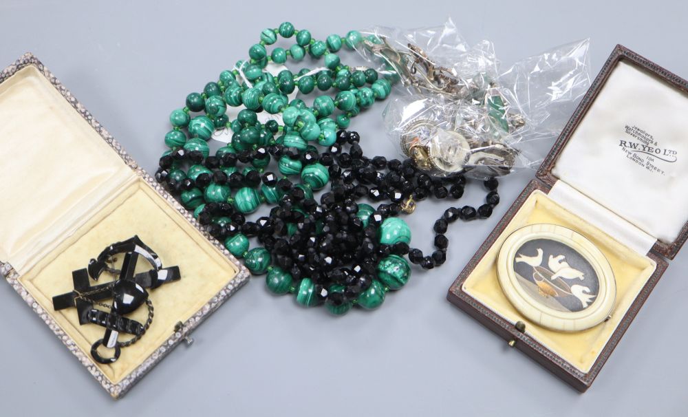 Costume jewellery to include malachite beads, an ivory pietra dura brooch etc
